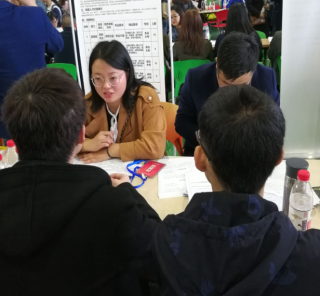 �������˲ţ��������ڷɣ�